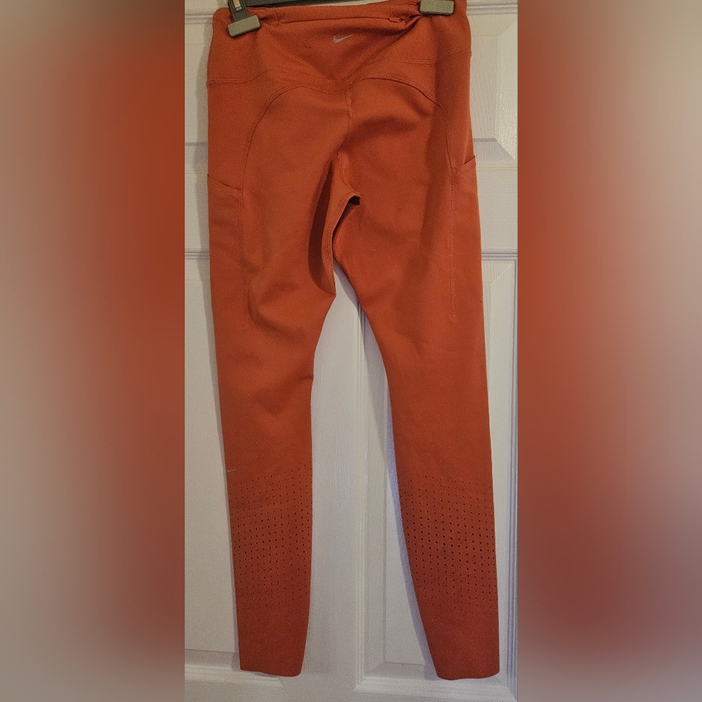Nike Ladies Dry Fit Leggins. NWOT. Size M. Fits S/M. - Picture 3 of 8
